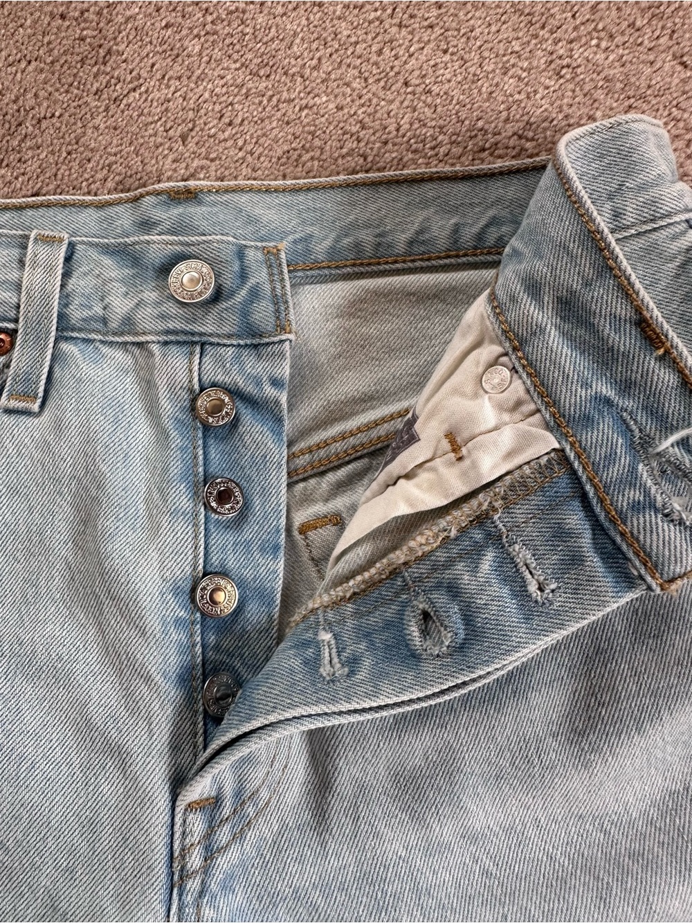 Levi's® 501® Mid-Thigh Shorts Light Indigo Wash Raw/Frayed Hem Women’s Size 27 - Picture 7 of 13